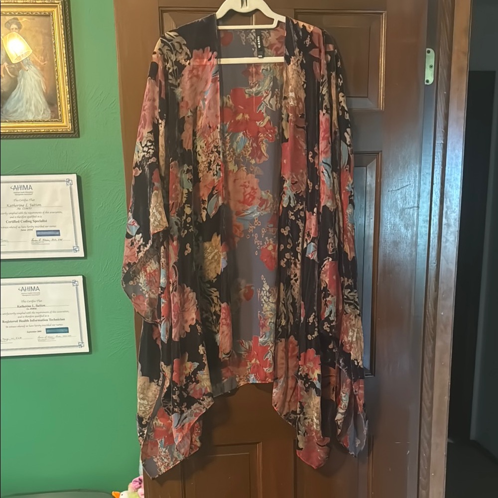 torrid Black Floral Kimono Cardigan with Pink and Tan Blooms